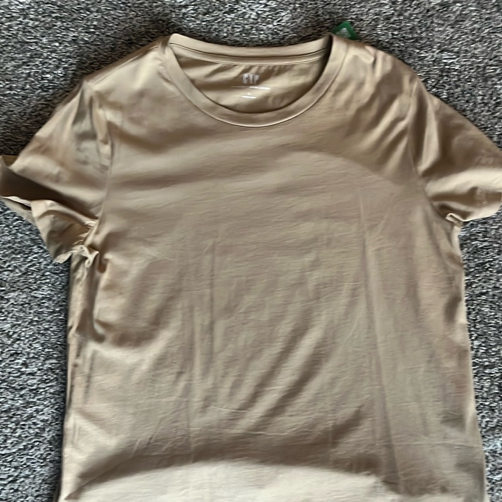 Women’s large gap T-shirt